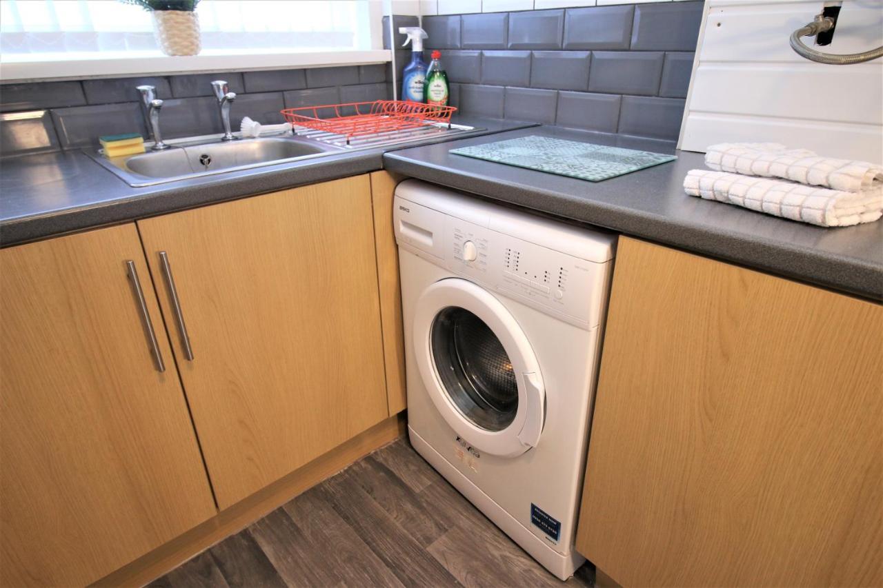 Three Bedroom Townhouse - Free Local Parking - By Property Promise Cardiff Eksteriør bilde