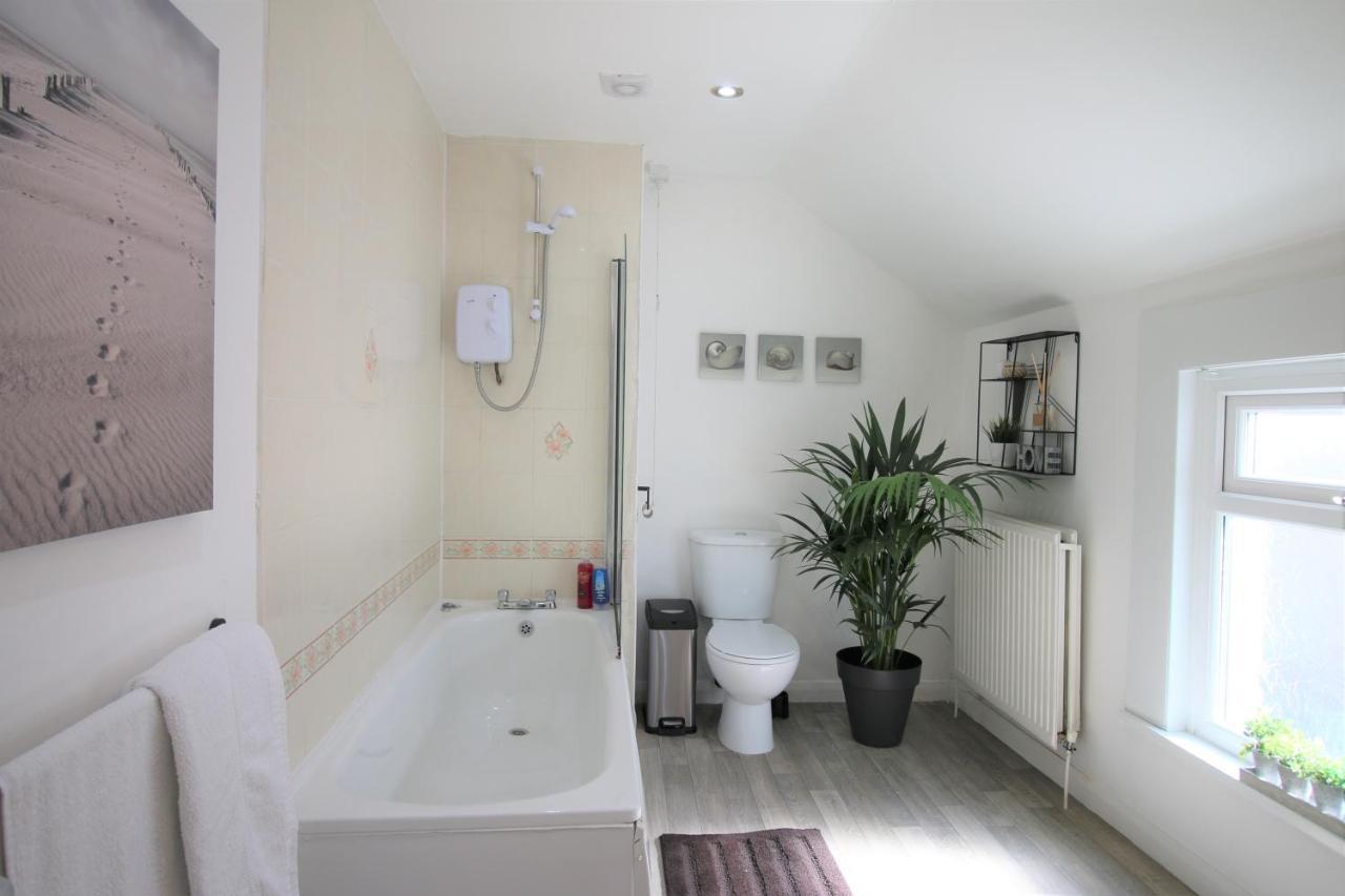 Three Bedroom Townhouse - Free Local Parking - By Property Promise Cardiff Eksteriør bilde