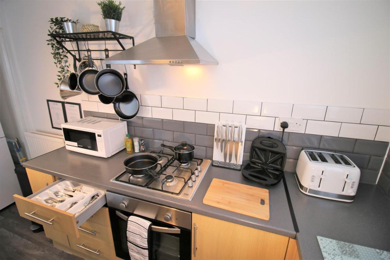 Three Bedroom Townhouse - Free Local Parking - By Property Promise Cardiff Eksteriør bilde