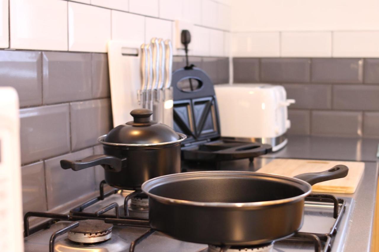 Three Bedroom Townhouse - Free Local Parking - By Property Promise Cardiff Eksteriør bilde