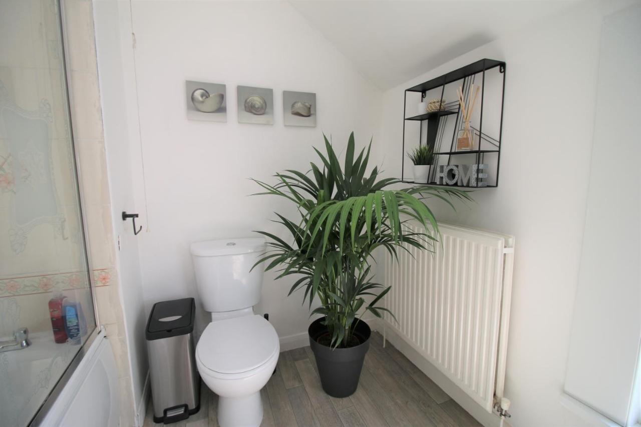Three Bedroom Townhouse - Free Local Parking - By Property Promise Cardiff Eksteriør bilde