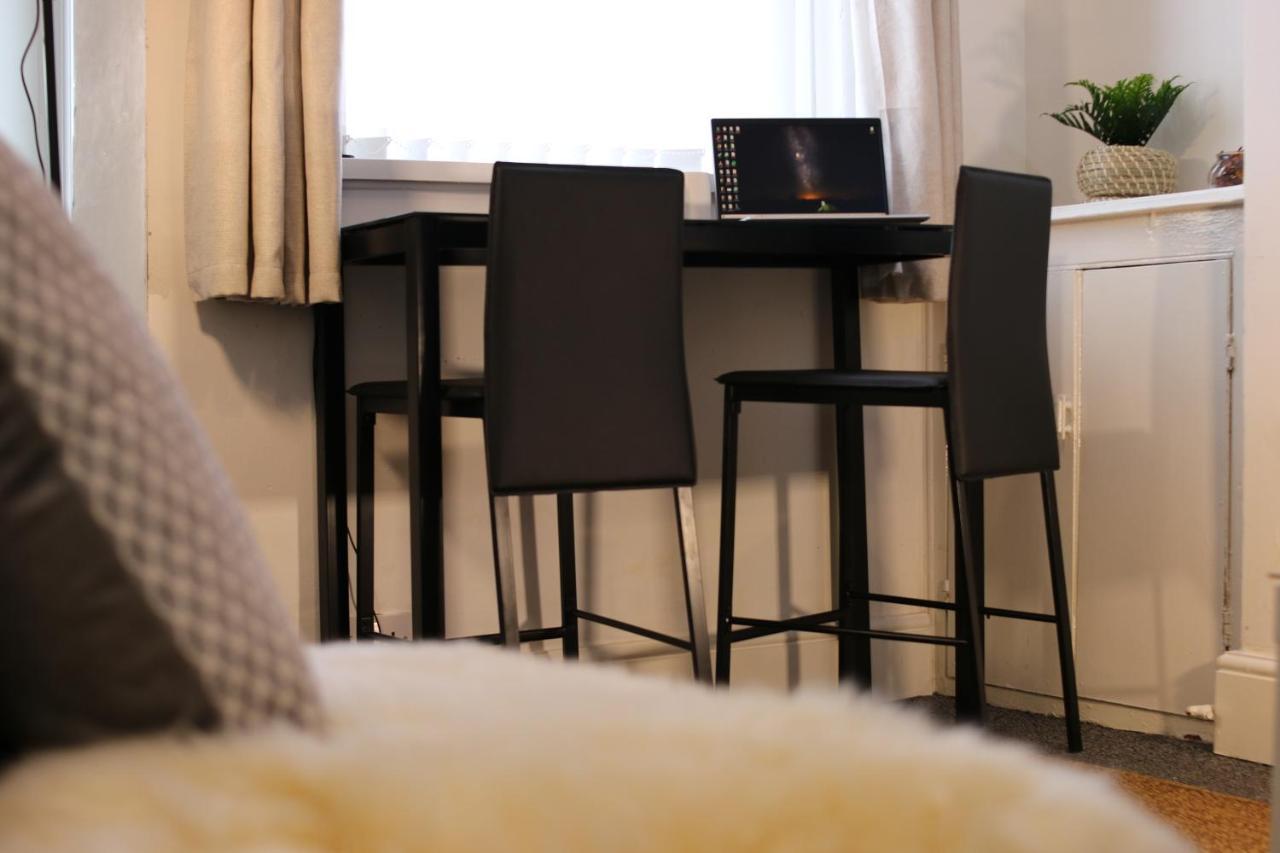 Three Bedroom Townhouse - Free Local Parking - By Property Promise Cardiff Eksteriør bilde